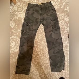 Men’s Wrangler Grey Camo Pants Good Used Condition Size 29x31